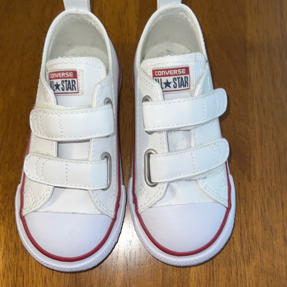 Childrens Size 8 Velcro Converse